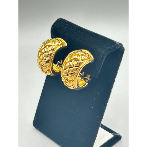 Vintage Vendome Clip On Hoops Earrings Shiny Gold Tone Weave Classic Design - Picture 2 of 7